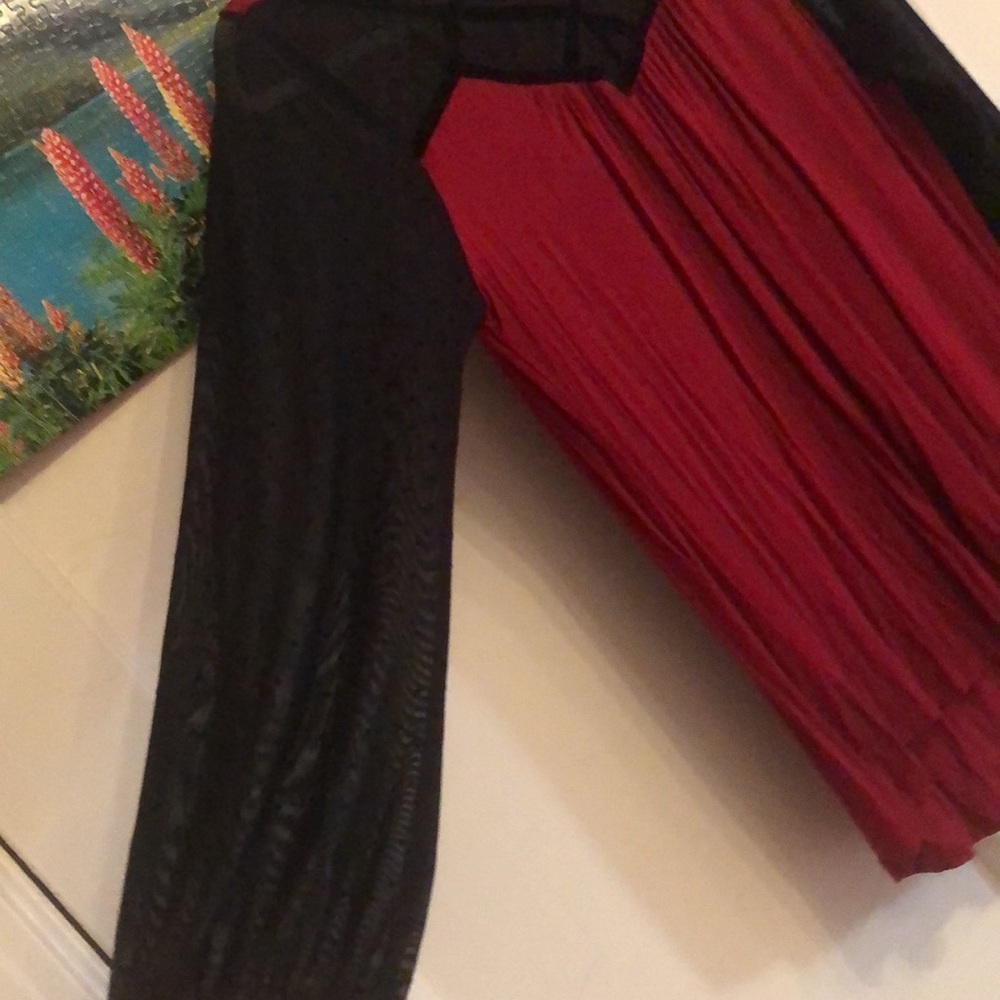 Brand new Women top, was worn once for an event. - Picture 4 of 6